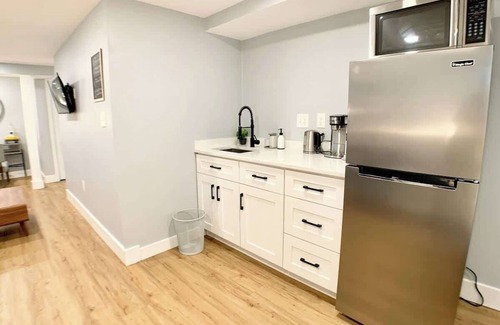 Arlington Apartment | Stylish Studio - Sanitized , Private, Spotless