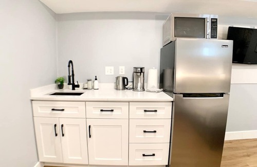 Arlington Apartment | Stylish Studio - Sanitized , Private, Spotless