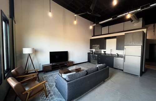 Bird City Apartment | Stylish Studio Style, 1 Bed-1Bath in Bird City Kansas