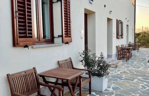 Izola Apartment | Stylish Studio | Terrace & Private Parking Included