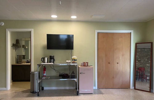 San Marcos Apartment | Stylish Studio with Campus View!nn