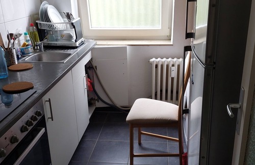 Neumuhlen-Dietrichsdorf Apartment | Stylish Studio with WiFi Near Kiel Port with Sea Views & Park Nearby.