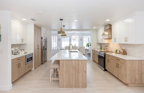 Deltona Lakes House | Stylish Stunning & Cozy Heated Pool Home