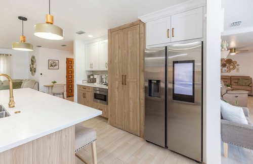 Deltona Lakes House | Stylish Stunning & Cozy Heated Pool Home