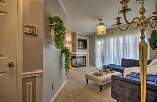 Lorton Apartment | Stylish Suburban Condo Less Than 20 Mi from Dtwn DC!
