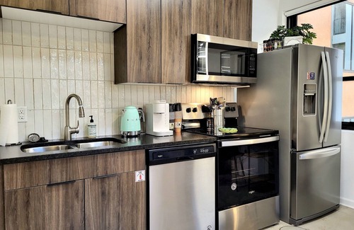 Columbia Apartment | Stylish suite DOWNTOWN with FREE parking and a GYM
