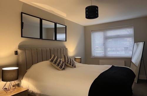 Shirley Apartment | Stylish Suite in Shirley
