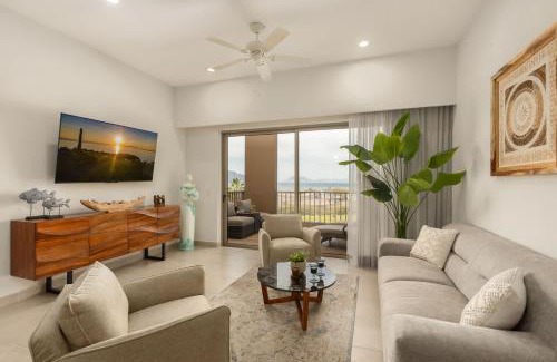 Loreto House | Stylish Summer 2BR Retreat w Pool & Beach Access