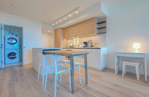 Surrey Condo | Stylish Surrey Downtown Condo Perfect for Couples