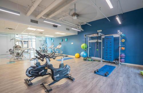 Tempe Apartment | Stylish Tempe ASU Stay Pool Gym Parking WD