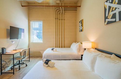 Tempe Apartment | Stylish Tempe ASU Stay Pool Gym Parking WD