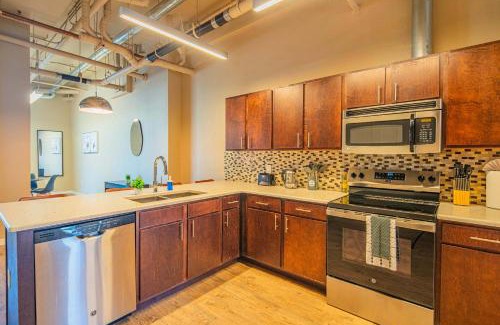 Tempe Apartment | Stylish Tempe ASU Stay Pool Gym Parking WD