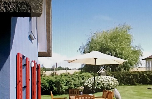 Putgarten House | Stylish thatched roof house with lots of sun, luxury, great garden & lighthouse view