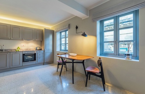 Floriana Apartment | Stylish Top Floor Suite