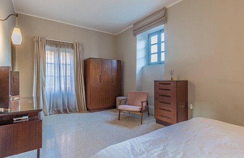 Floriana Apartment | Stylish Top Floor Suite
