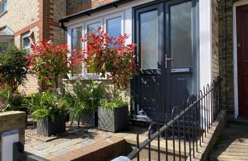 Bury St Edmunds House | Stylish Town Centre House with Garden and Parking Opposite