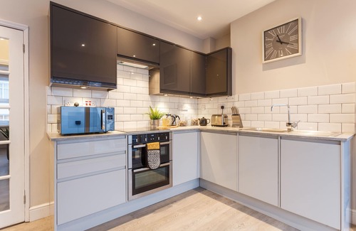 Bournemouth House | Stylish Town Centre House - Sunny Decking, 300 mb/s, Pking