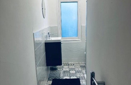 Coventry House | Stylish Town House - Modern double room - 3