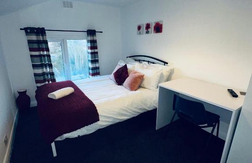 Coventry House | Stylish Town House - Modern double room - 3