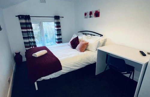 Coventry House | Stylish Town House - Modern double room - 3