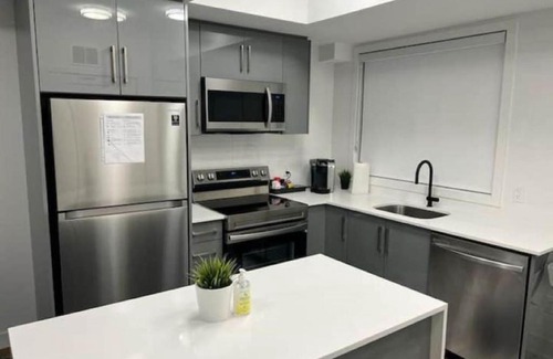 Niagara Falls Apartment | Stylish Townhome Gem with Several Amenities Just Minutes To The Falls