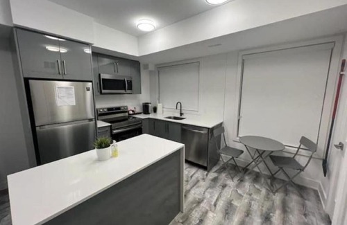 Niagara Falls Apartment | Stylish Townhome Gem with Several Amenities Just Minutes To The Falls