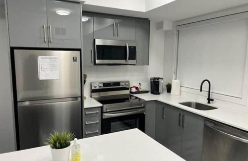 Niagara Falls Apartment | Stylish Townhome Gem with Several Amenities Just Minutes To The Falls