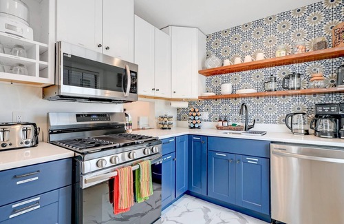 Mahncke Park House | Stylish townhome, prime location, pet friendly