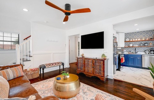 Mahncke Park House | Stylish townhome, prime location, pet friendly
