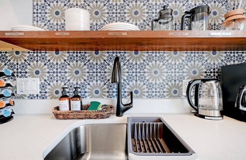 Mahncke Park House | Stylish townhome, prime location, pet friendly