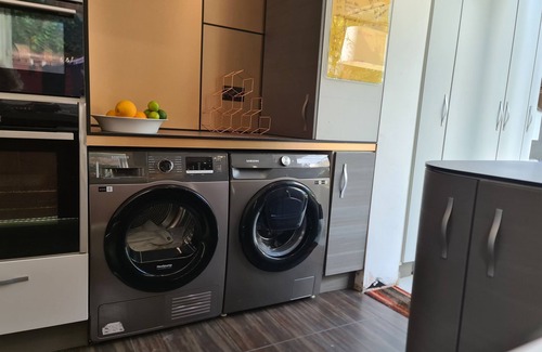 Hackney House | STYLISH TOWNHOUSE in Vibrant London Fields – Cozy Retreat for Families & Friends