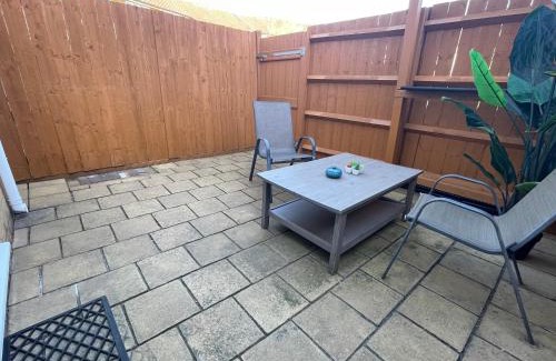 Milton Keynes House | Stylish townhouse-Sleeps 9-Free parking