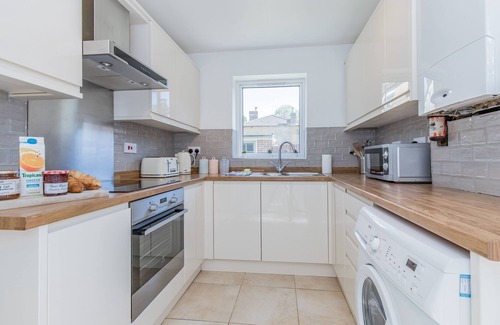 Summertown House | Stylish Townhouse with parking for 2!