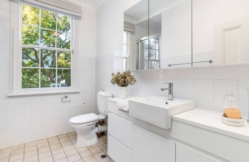 Woollahra House | Stylish & Trendy Family home in Woollahra +Parking