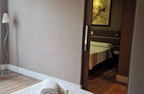 Civic Center Hotel | Stylish Triple Double Suite in Curitiba Ideal for Lively Nights & Easy Days