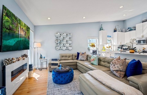 Tropic Palms House | Stylish Tropical Heated Pool Home, Large Deck, Pool Table, Pac-Man, Games
