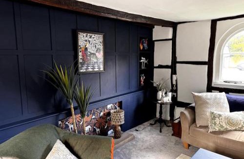 Northway House | Stylish Tudor Cottage & Hot Tub