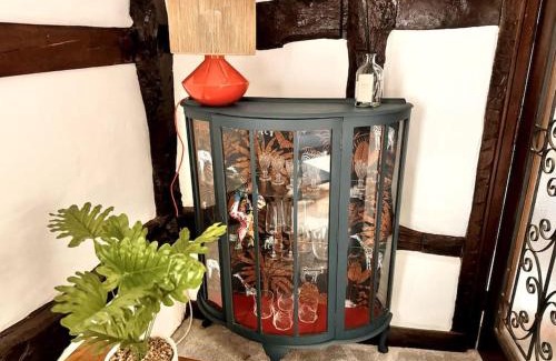 Northway House | Stylish Tudor Cottage & Hot Tub