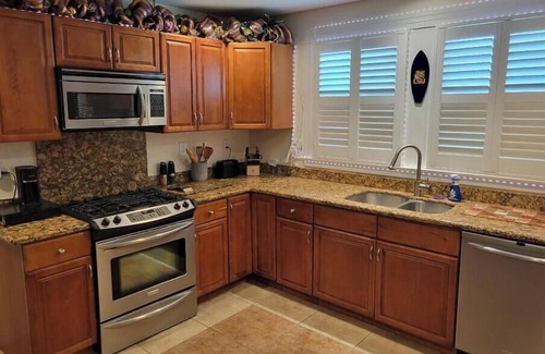 Chalmette House | Stylish Two-Bed Home with Spa Patio, Sunroom Gym