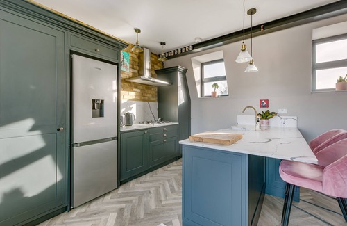 The Lane Apartment | stylish two bedroom flat in Peckham 5 minutes from station