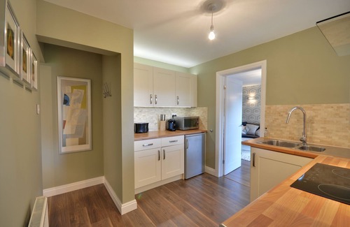 Heaton Norris Apartment | Stylish Two Bedroom Garden Apartment