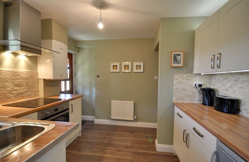 Heaton Norris Apartment | Stylish Two Bedroom Garden Apartment