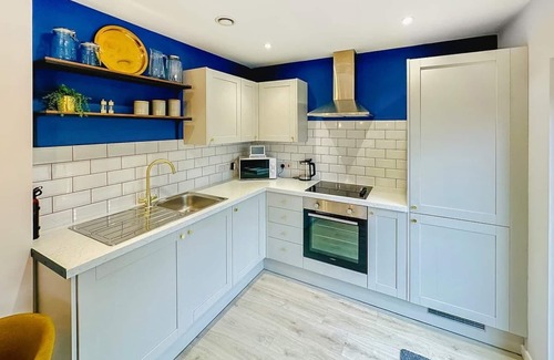 St Hilary Ski Chalet | Stylish two bedroom lodge, perfect for couples or families.