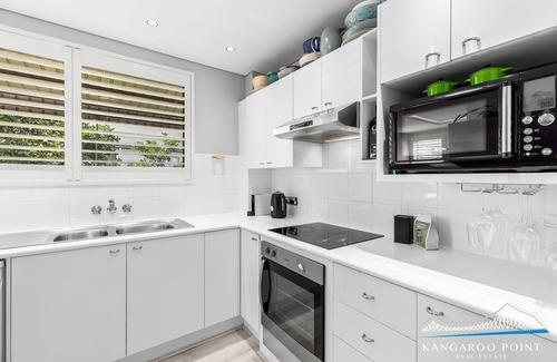 Ascot Apartment | Stylish Two Bedroom Unit in Ascot