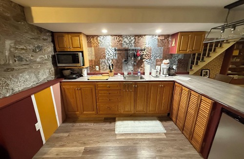 South End Apartment | Stylish unit in Victorian house located on South Park Street. Private Garden.