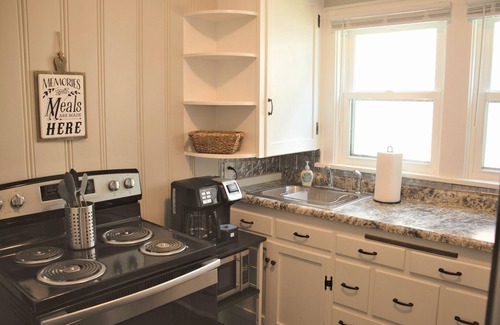 Bloomington Apartment | Stylish Updated Downtown Apartment