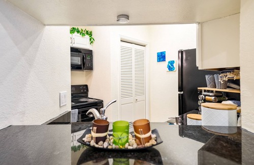 Northeast Dallas Condo | Stylish Upper Greenville Condo near SMU, Katy Trail, Central Market, etc.