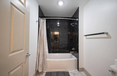 Charlotte Center City Apartment | Stylish Uptown Beauty