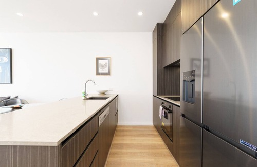 Manuka Apartment | Stylish Urban Apartment Close to Manuka