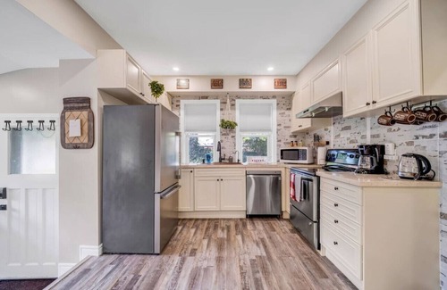 Kitchener House | Stylish Urban Escape - Close to DTK and Expwy
